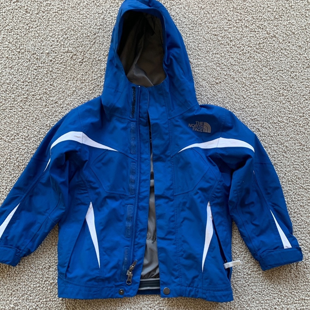 The North Face HyVent Boys Rain Windbreaker jacket w/hood. Like new. Smoke-free